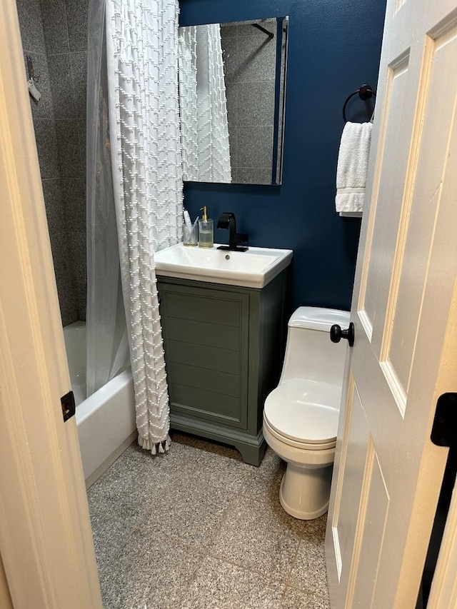 6418 18th St Unit 7, Berwyn, IL 60402 - bathroom with toilet, shower / tub combo, and vanity
