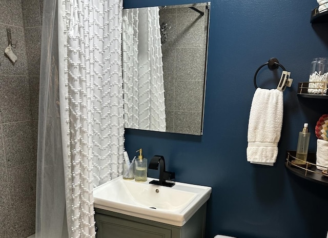 6418 18th St Unit 7, Berwyn, IL 60402 - full bath with vanity, a shower with curtain, and toilet
