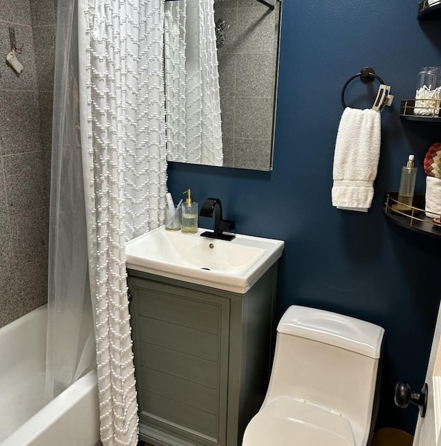 6418 18th St Unit 7, Berwyn, IL 60402 - full bathroom featuring toilet, shower / tub combo, and vanity