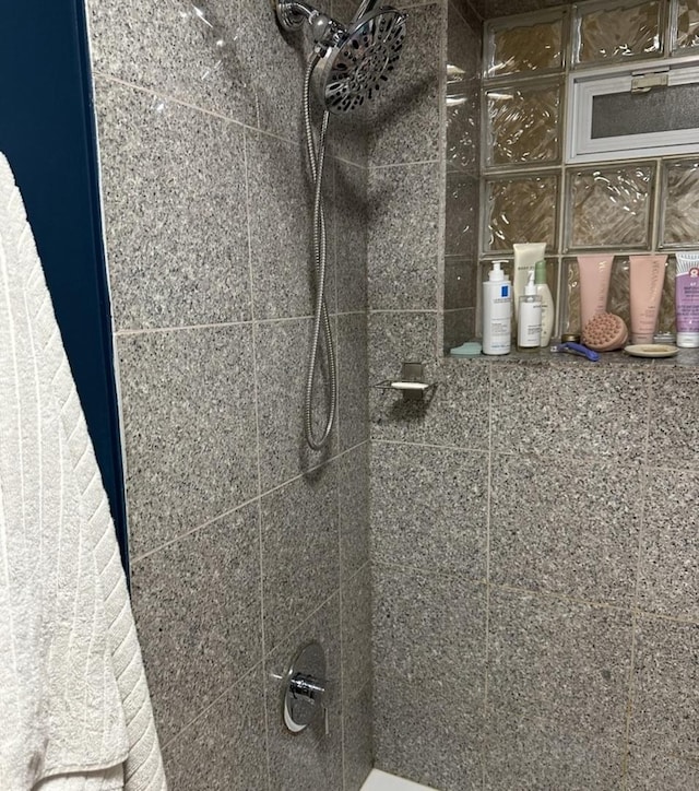 6418 18th St Unit 7, Berwyn, IL 60402 - detailed view of tiled shower