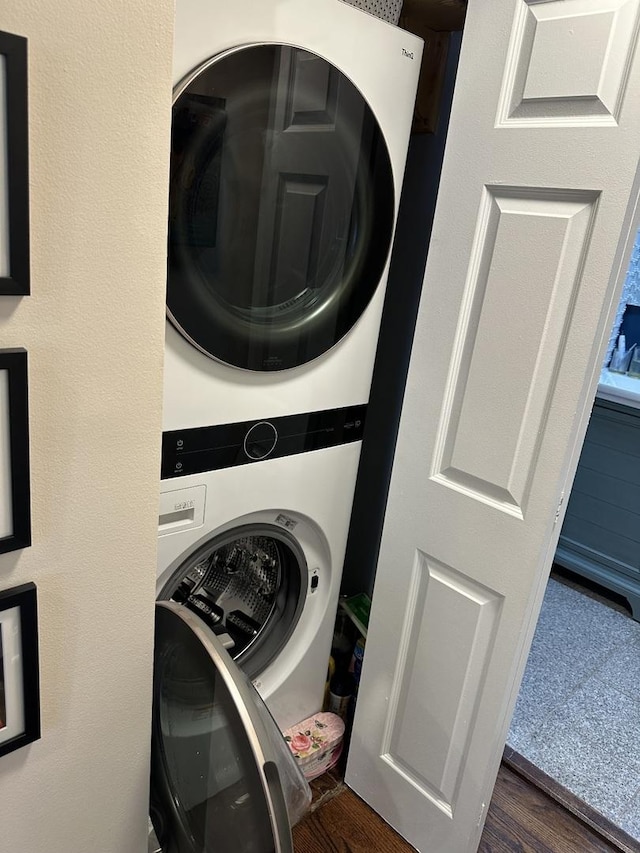6418 18th St Unit 7, Berwyn, IL 60402 - laundry area with stacked washer and clothes dryer and wood finished floors