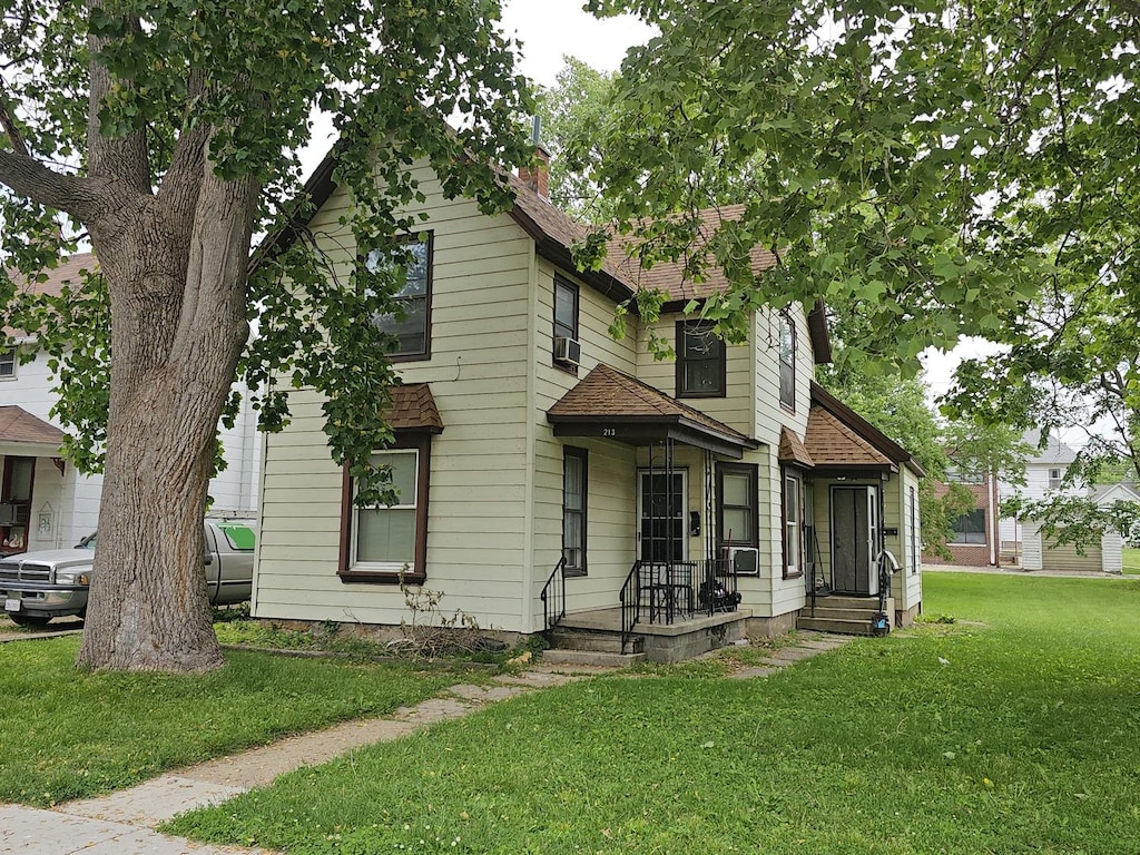 213 5th Ave, Rock Falls, IL 61071 - view of front of home with a shingled roof and a front yard