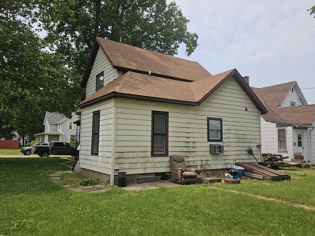 213 5th Ave, Rock Falls, IL 61071 - rear view of property featuring a lawn and a shingled roof
