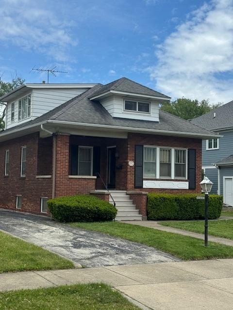 183 E Grantley Ave, Elmhurst, IL 60126 - bungalow featuring brick siding, a porch, and a front yard