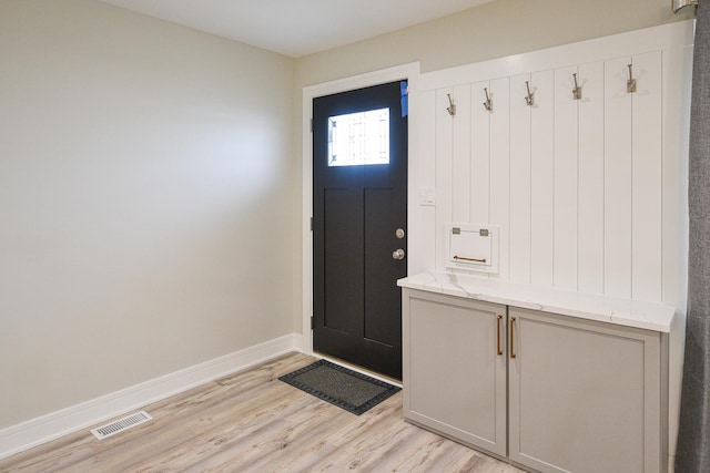 8040 S Lafayette Ave, Chicago, IL 60620 - mudroom featuring light wood finished floors and baseboards