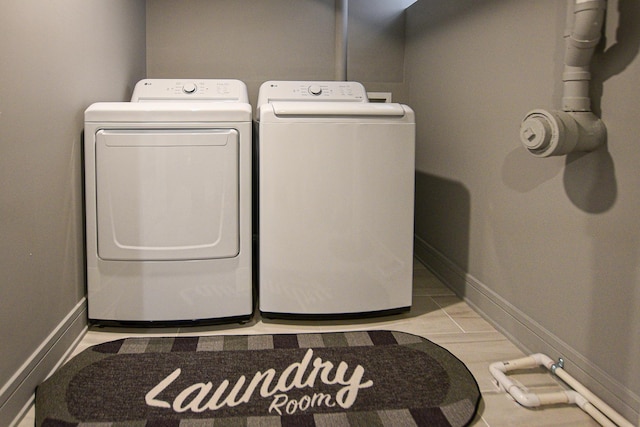 8040 S Lafayette Ave, Chicago, IL 60620 - washroom with washer and dryer, baseboards, and light wood-style flooring