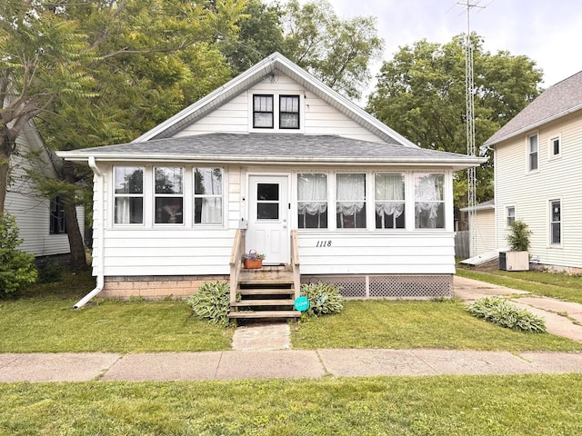 1118 W 4th St, Dixon, IL 61021 - view of front of home with a shingled roof and a front lawn