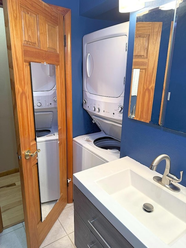 1417 S College Ave, Dixon, IL 61021 - laundry area featuring stacked washer / dryer and light tile patterned floors