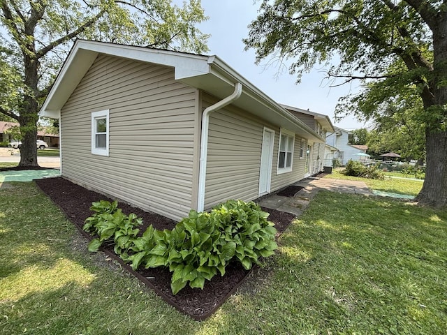 17526 Hawthorne Dr, Country Club Hills, IL 60478 - view of side of home featuring a lawn