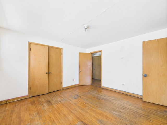 9216 S Ada St, Chicago, IL 60620 - empty room featuring light wood-style floors and baseboards