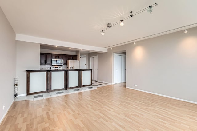 3600 N Lake Shore Dr Unit 1518, Chicago, IL 60613 - unfurnished living room featuring rail lighting, light wood finished floors, and baseboards
