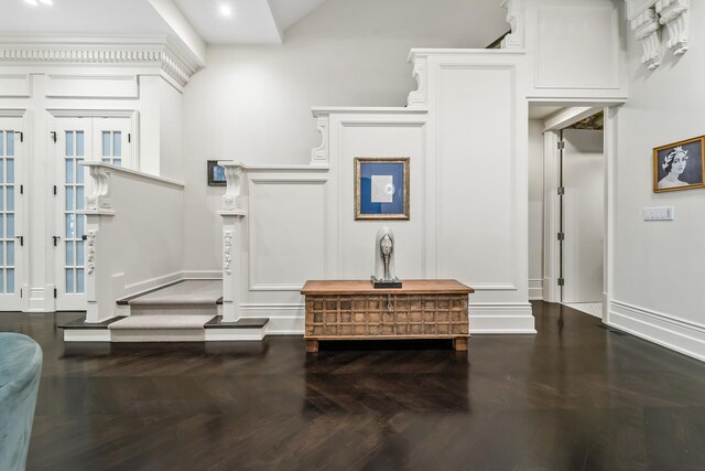53 E Division St, Chicago, IL 60610 - entryway featuring baseboards and a decorative wall