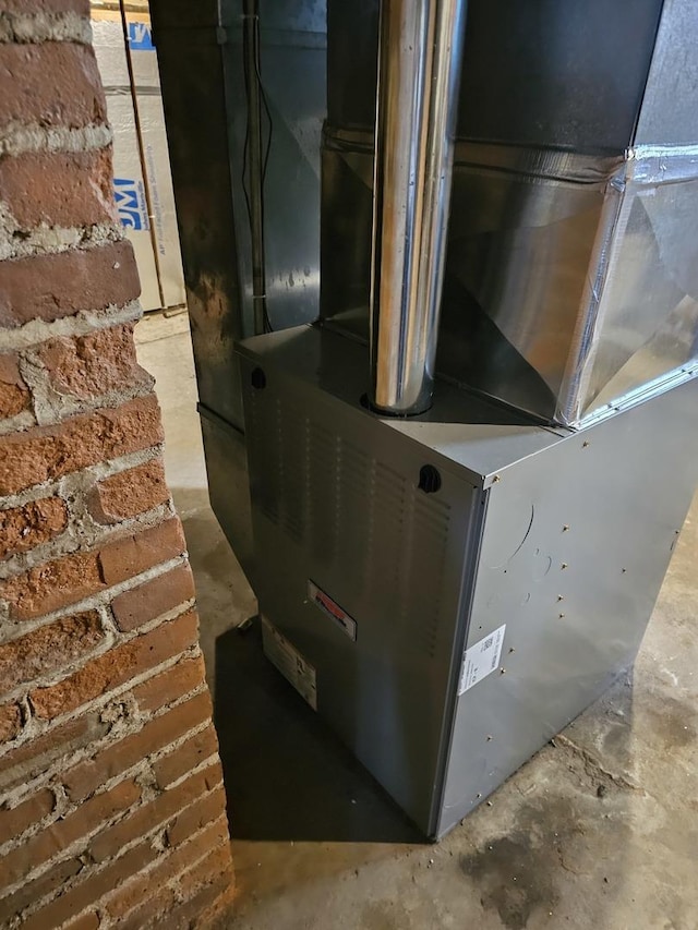 427 W Hurlbut Ave, Belvidere, IL 61008 - utilities featuring heating unit