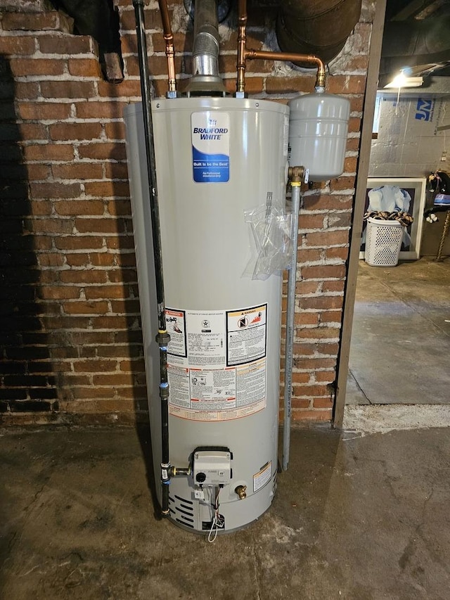 427 W Hurlbut Ave, Belvidere, IL 61008 - utilities with water heater