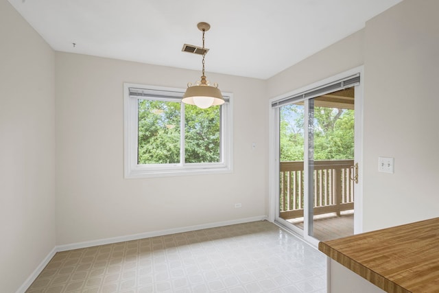 913 Knottingham Dr Unit 2A, Schaumburg, IL 60193 - unfurnished dining area featuring light flooring, plenty of natural light, and baseboards