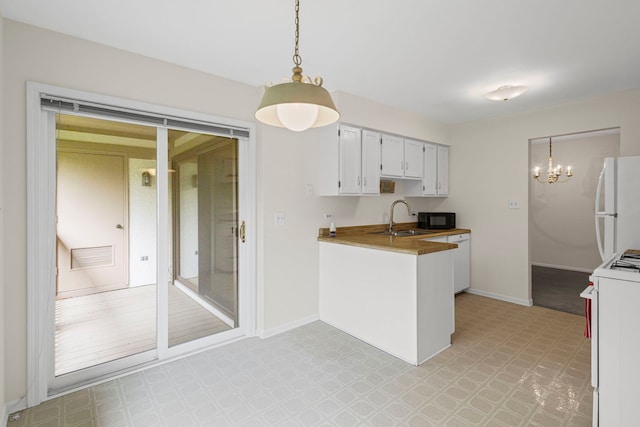 913 Knottingham Dr Unit 2A, Schaumburg, IL 60193 - kitchen with white appliances, light floors, a sink, and a chandelier