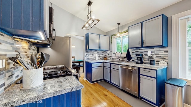 1176 Westport Rdg, Crystal Lake, IL 60014 - kitchen with appliances with stainless steel finishes, a sink, decorative backsplash, vaulted ceiling, and light wood-type flooring