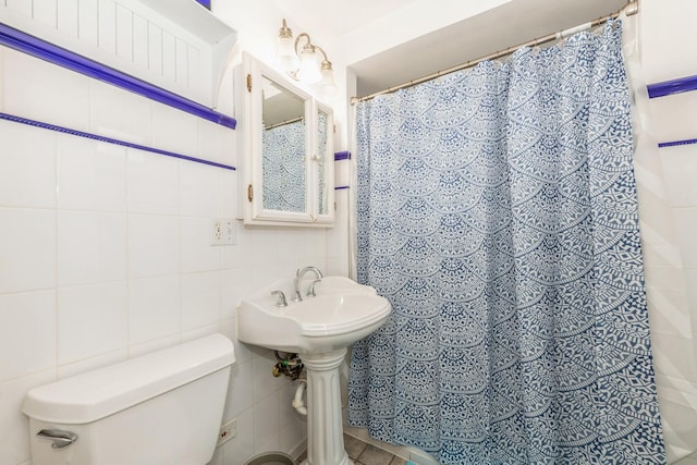 3528 Ernst St, Franklin Park, IL 60131 - bathroom featuring toilet, a shower with curtain, and tile walls