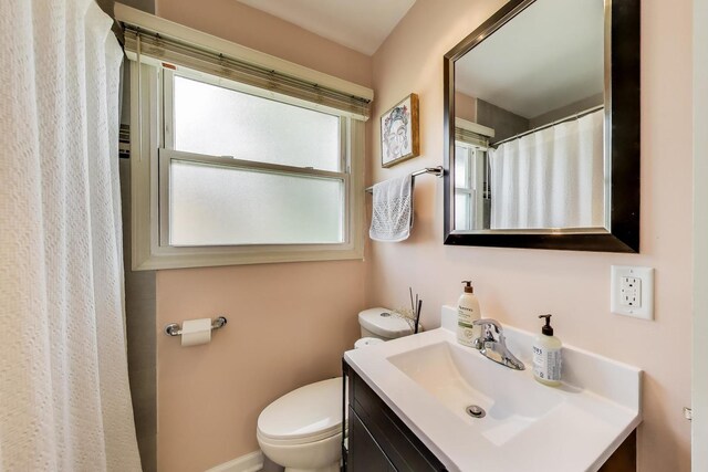 1086 E Thacker St, Des Plaines, IL 60016 - full bath with vanity, toilet, healthy amount of natural light, and a shower with shower curtain