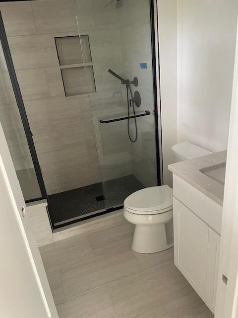 1672 Huntington Ln, Highland Park, IL 60035 - full bathroom with a shower stall, vanity, and toilet