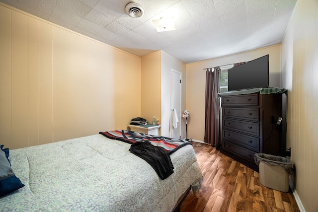 572 Walnut Ave, Elgin, IL 60123 - bedroom featuring wood finished floors