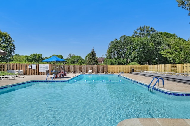 1409 Burr Oak Rd Unit 311A, Hinsdale, IL 60521 - community pool featuring a patio area