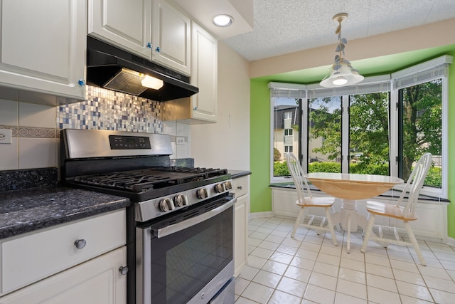 3640 186th St Unit 101, Lansing, IL 60438 - kitchen with gas stove, under cabinet range hood, backsplash, light tile patterned flooring, and baseboards
