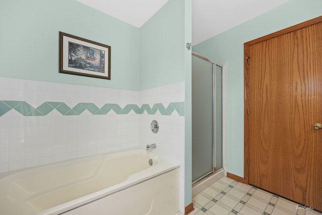 3151 Sawgrass Dr, Aurora, IL 60502 - full bath featuring a garden tub and a stall shower