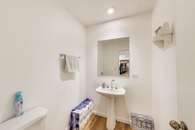 900 W Ainslie St Unit A, Chicago, IL 60640 - half bath featuring toilet and wood finished floors