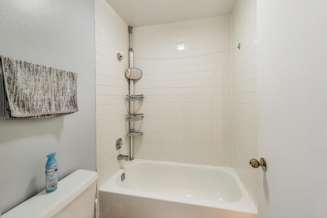 900 W Ainslie St Unit A, Chicago, IL 60640 - bathroom featuring toilet and shower / bath combination