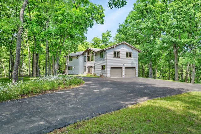 3085 W Southmor Rd, Morris, IL 60450 - view of front of home featuring driveway and a garage