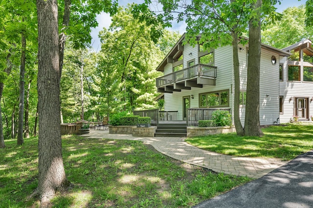 3085 W Southmor Rd, Morris, IL 60450 - view of front of property with a balcony and a front yard