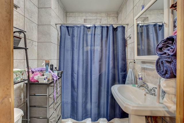 3342 S Aberdeen St, Chicago, IL 60608 - full bath featuring tile walls, toilet, curtained shower, and a sink