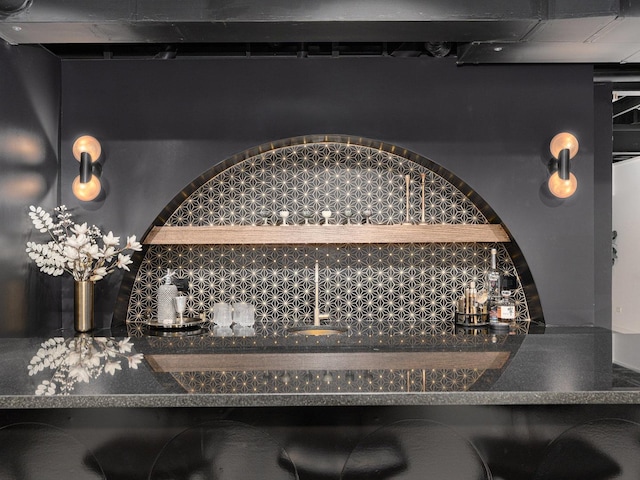 527 N Ellsworth St, Naperville, IL 60563 - detailed view of wet bar