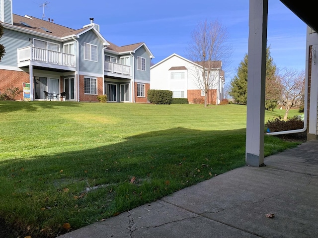 308 Ashbury Ct Unit 1515-1, Roselle, IL 60172 - view of green lawn featuring a balcony
