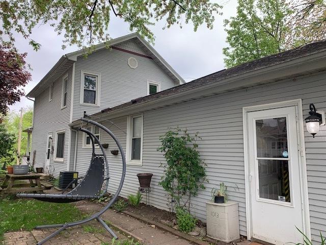 1013 Guion St, Ottawa, IL 61350 - view of rear view of property