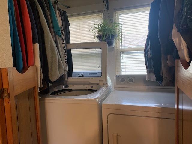 1013 Guion St, Ottawa, IL 61350 - washroom featuring washing machine and dryer
