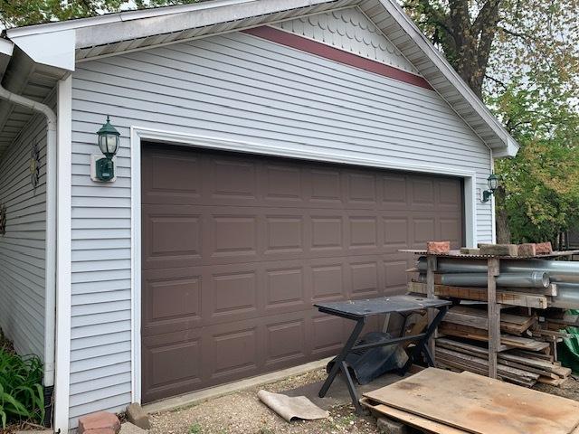 1013 Guion St, Ottawa, IL 61350 - view of garage