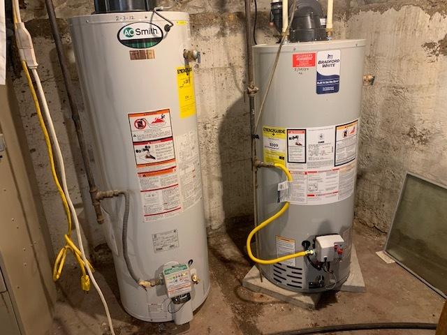 1013 Guion St, Ottawa, IL 61350 - utilities featuring water heater