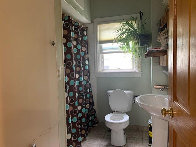 1013 Guion St, Ottawa, IL 61350 - bathroom featuring toilet, tile patterned flooring, and a shower with curtain