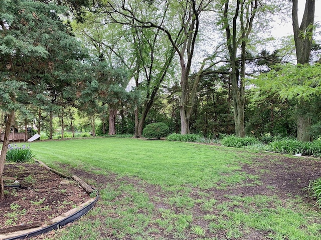 132 Pratt Blvd, Roselle, IL 60172 - view of grassy yard