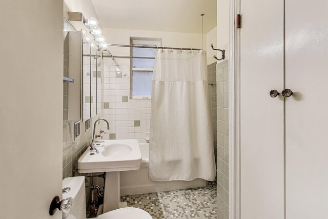 5357 N Wayne Ave, Chicago, IL 60640 - bathroom featuring tile walls, toilet, shower / tub combo, tile patterned floors, and a sink