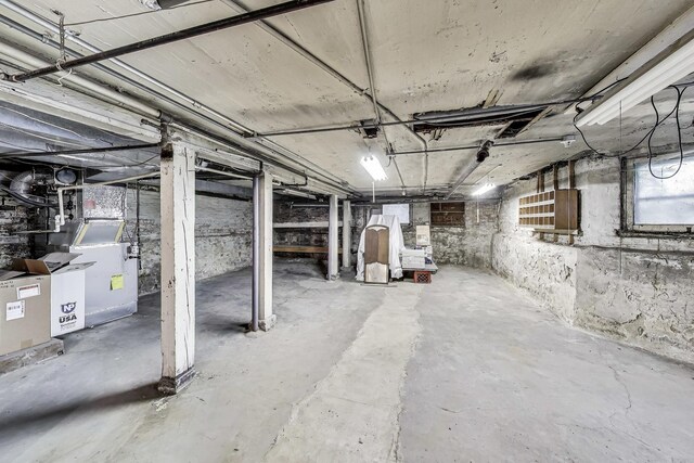 5357 N Wayne Ave, Chicago, IL 60640 - unfinished below grade area with washer / clothes dryer
