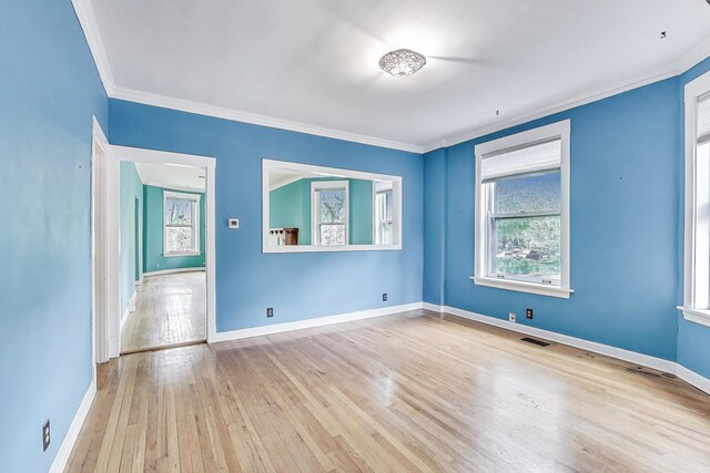 5357 N Wayne Ave, Chicago, IL 60640 - unfurnished room featuring ornamental molding, light wood-style flooring, and baseboards