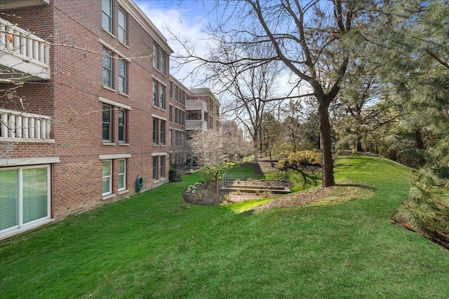 380 Green Bay Rd Unit 4D, Winnetka, IL 60093 - view of grassy yard