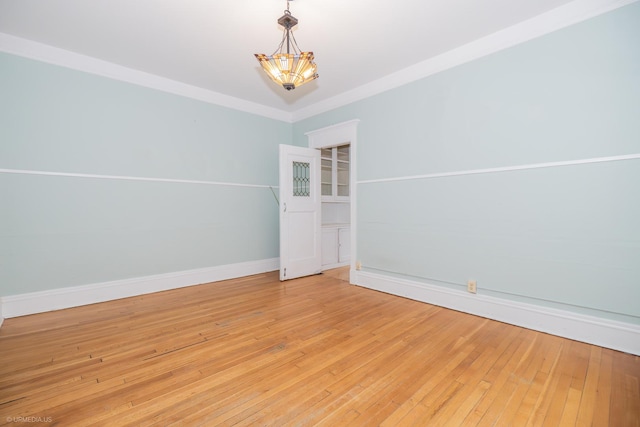 5707 S Blackstone Ave Unit 2, Chicago, IL 60637 - unfurnished room with a chandelier, baseboards, and light wood-style floors