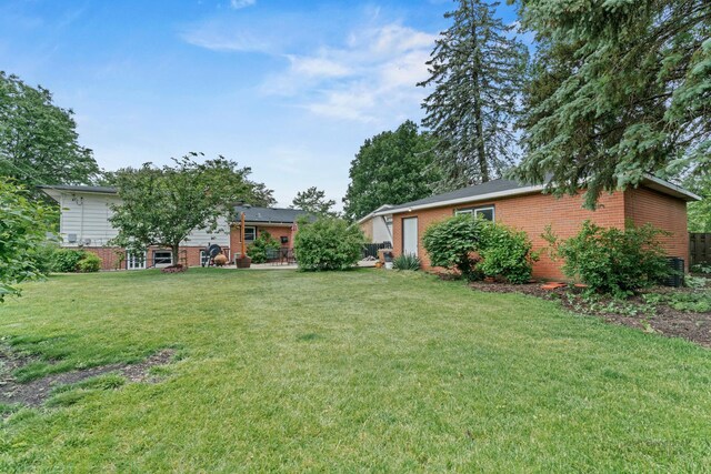 925 S Chestnut Ave, Arlington Heights, IL 60005 - view of green lawn featuring an attached garage