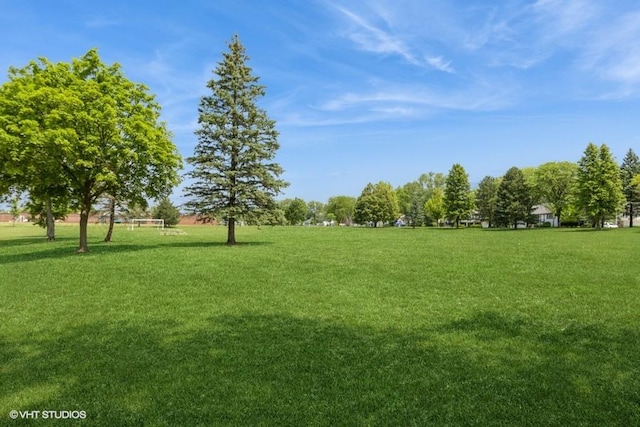 679 Aspen Dr, Buffalo Grove, IL 60089 - view of property's community with a lawn