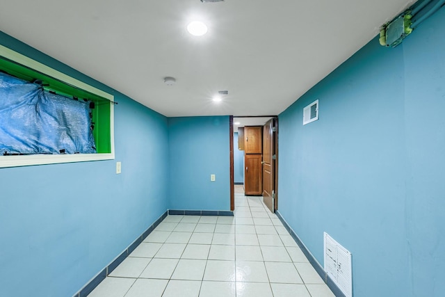2807 S Spaulding Ave, Chicago, IL 60623 - empty room with a smoke detector and baseboards