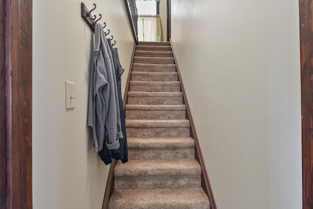 904 E Madison St, Pontiac, IL 61764 - view of stairs